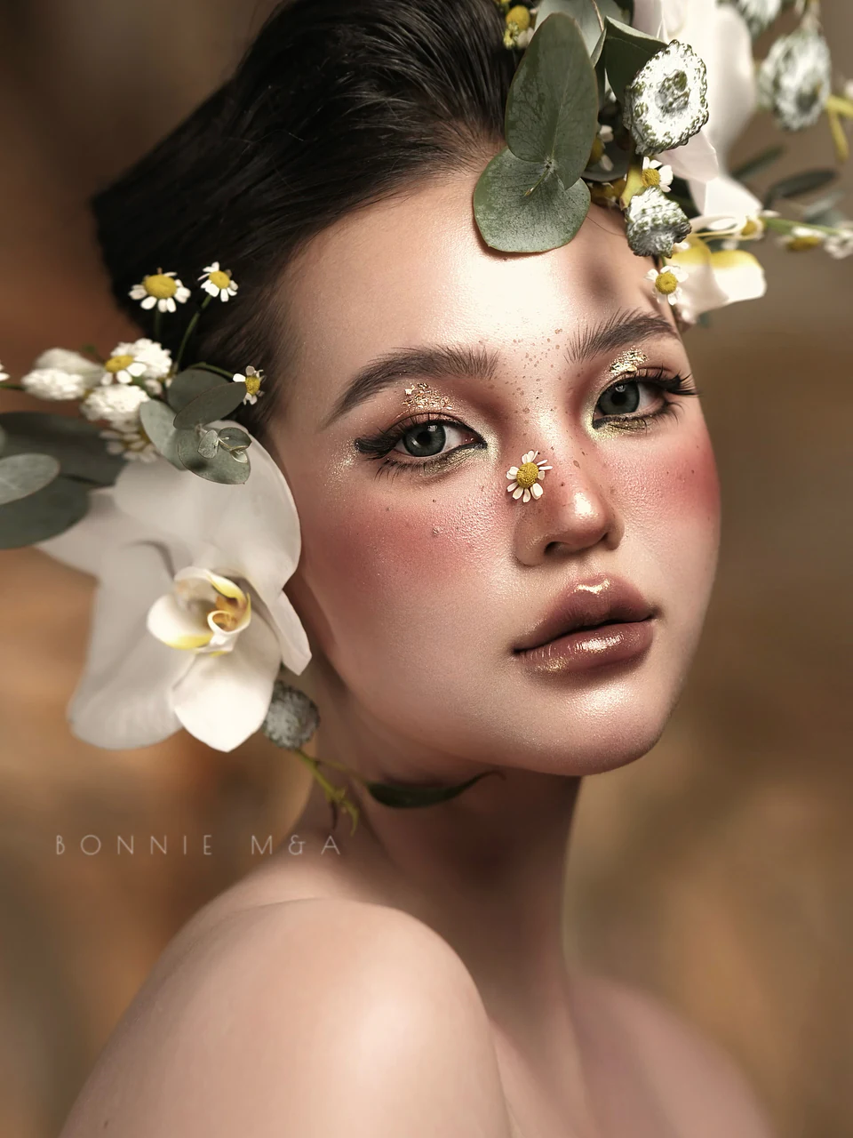 Tác phẩm makeup concept hoa lan đính trên mặt